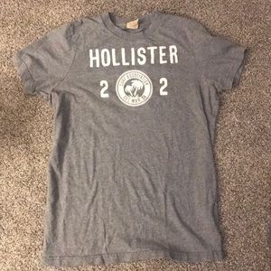 Men’s gray Hollister T-shirt